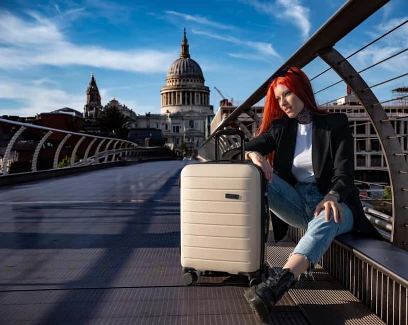London: Private travel vacation photoshoot -Romantic Special - Who should book this private session