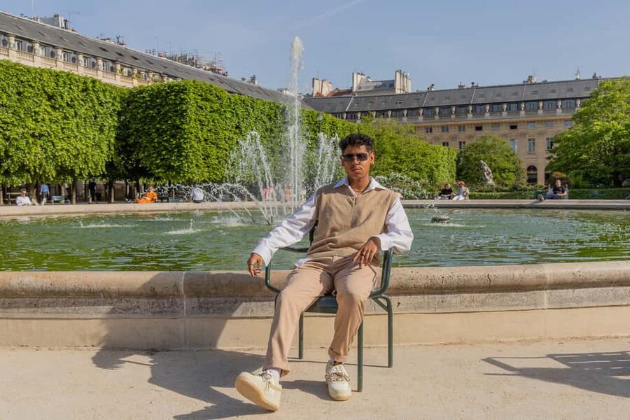 Louvre area photo shoot by Paris photographer - The Louvre pyramid without entering the museum