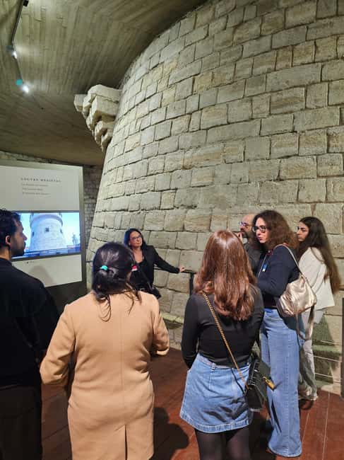 Louvre Museum (Essential) – 2-hour visit in Portuguese with a photo session - Free Time After the Guided Visit