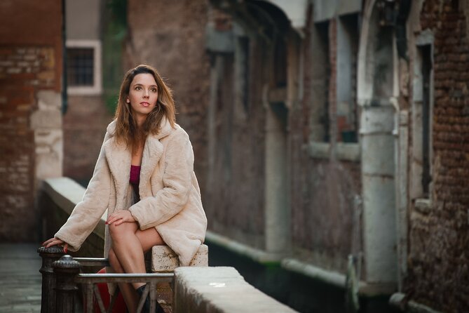 Luxurious Photoshoot in Venice - The Gondola Photo Needs Extra Planning