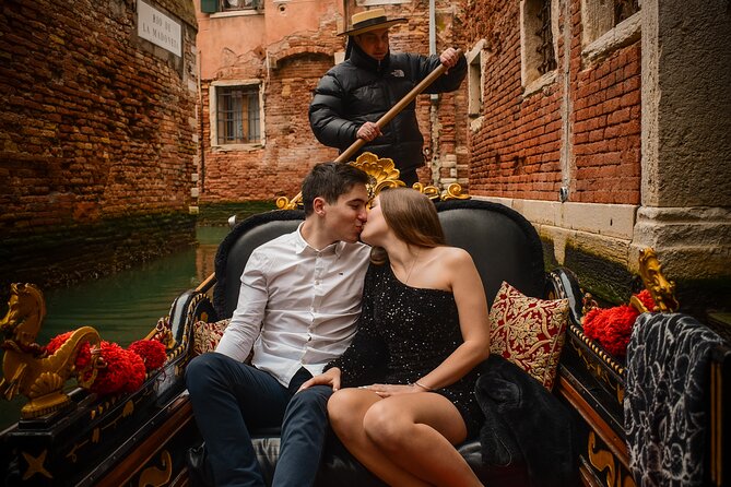 Luxurious Photoshoot in Venice - Crossing Into San Marco Square