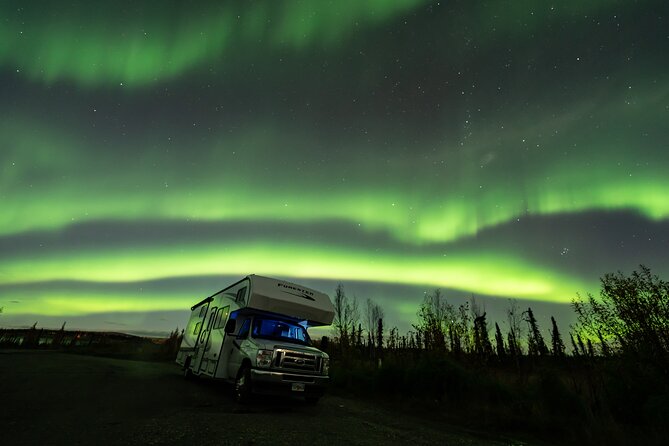 Luxury RV Small Group Aurora Chasing Tour with Photography - Snacks and hot drinks for a long night
