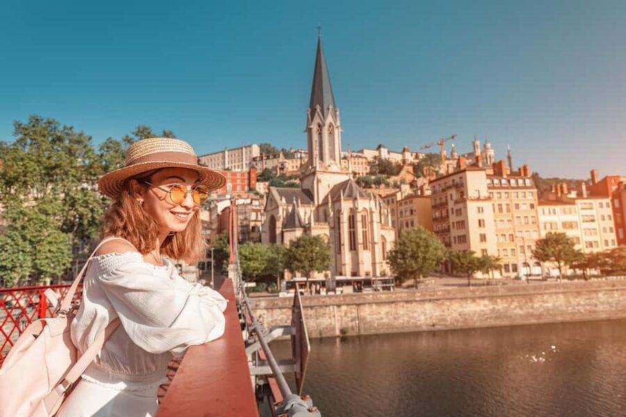 Lyon: Private Photoshoot with a Professional Photographer - Key points at a glance