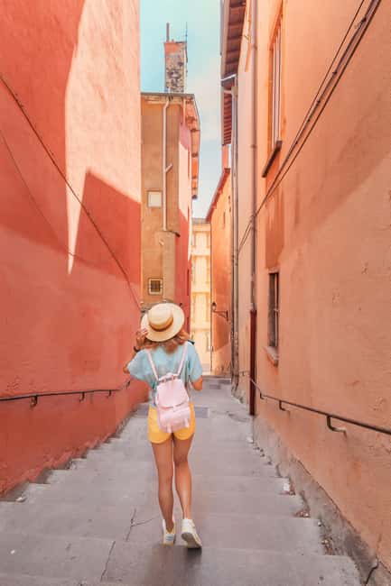 Lyon: Private Photoshoot with a Professional Photographer - The practical value of $58 per group