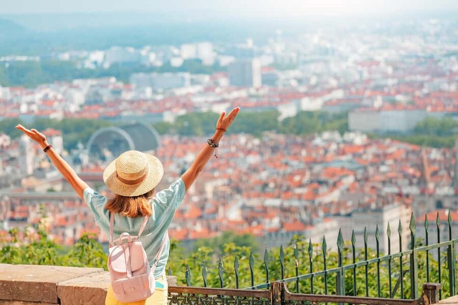 Lyon: Private Photoshoot with a Professional Photographer - The standard 30-minute route through Old Town