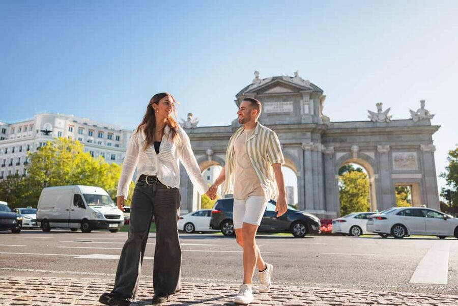 Madrid: El Retiro Park Private Photoshoot - How the posing guidance helps