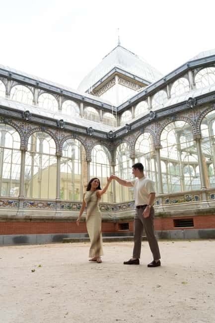 Madrid: Photoshoot for couples - Starting near Plaza Mayor at La Mallorquina