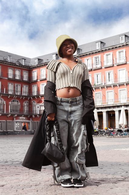 Madrid: Photoshoot in Plaza Mayor - Meeting near Centro de Turismo Plaza Mayor