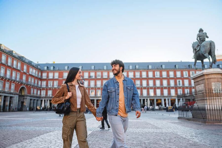 Madrid: Plaza Mayor & Royal Palace Photoshoot - Key points at a glance