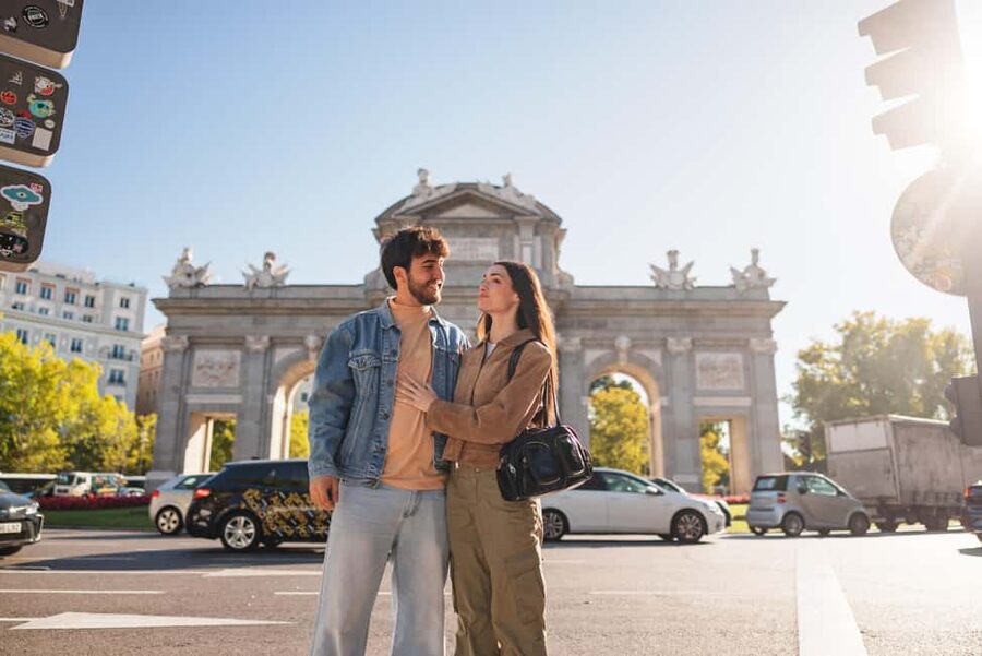Madrid: Plaza Mayor & Royal Palace Photoshoot - Who will get the most from this experience