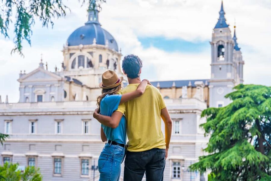 Madrid: Plaza Mayor & Royal Palace Photoshoot - Booking details worth knowing before you choose