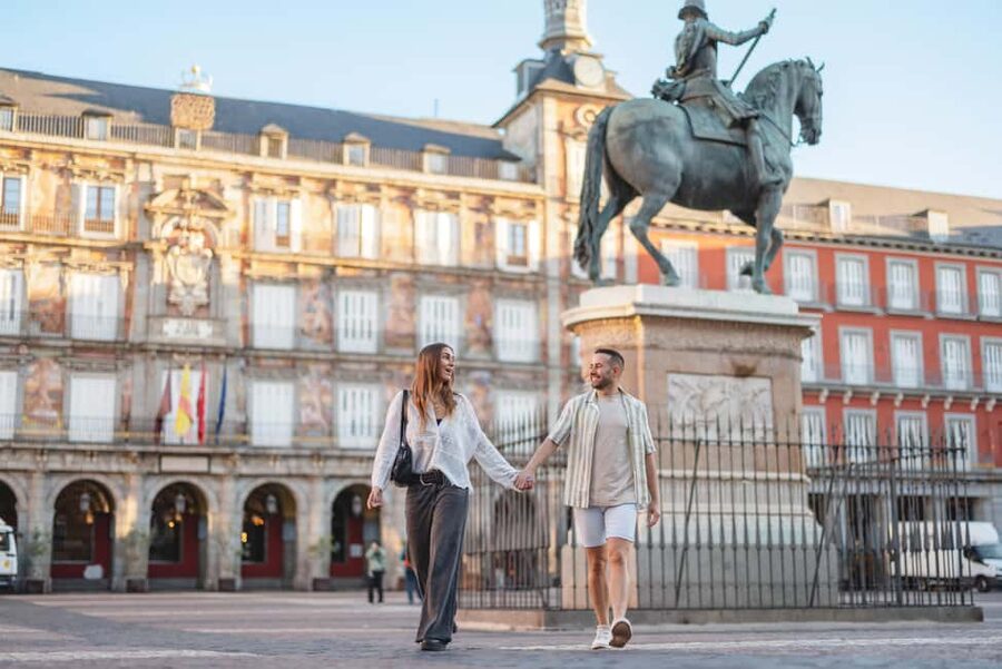 Madrid: Plaza Mayor & Royal Palace Photoshoot - From posed portraits to natural moments