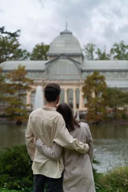Madrid: Professional photoshoot in the Retiro park - Is $71 a fair price?