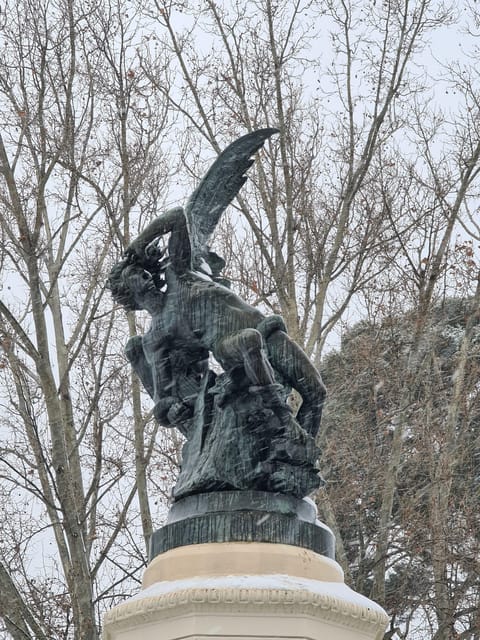 Madrid: Retiro Park Guided Tour with a Photographer - What Jovan adds beyond the park
