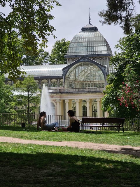 Madrid: Retiro Park Guided Tour with a Photographer - Who should book this Retiro Park experience