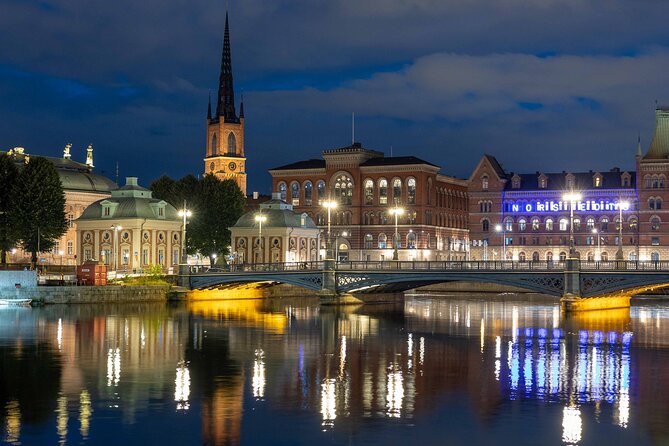 Magical ''Stockholm by Night'' Photo Walk - Painting with light and using movement