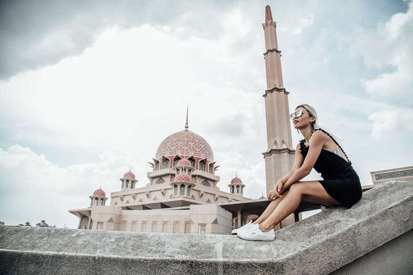 Malacca Instagram Tour: Top Spots (Private & All-Inclusive) - Putra Mosque, the pink opening scene