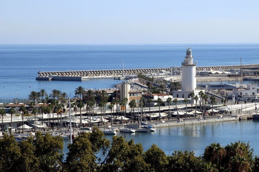 Málaga: Creative Urban Photography Workshop - Beaches, tropical plants, and changing subjects