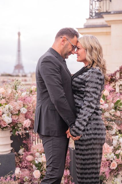 Marriage Proposal in Paris + Photographer 1h-Proposal agency - The love letter, flowers, champagne, and balloons