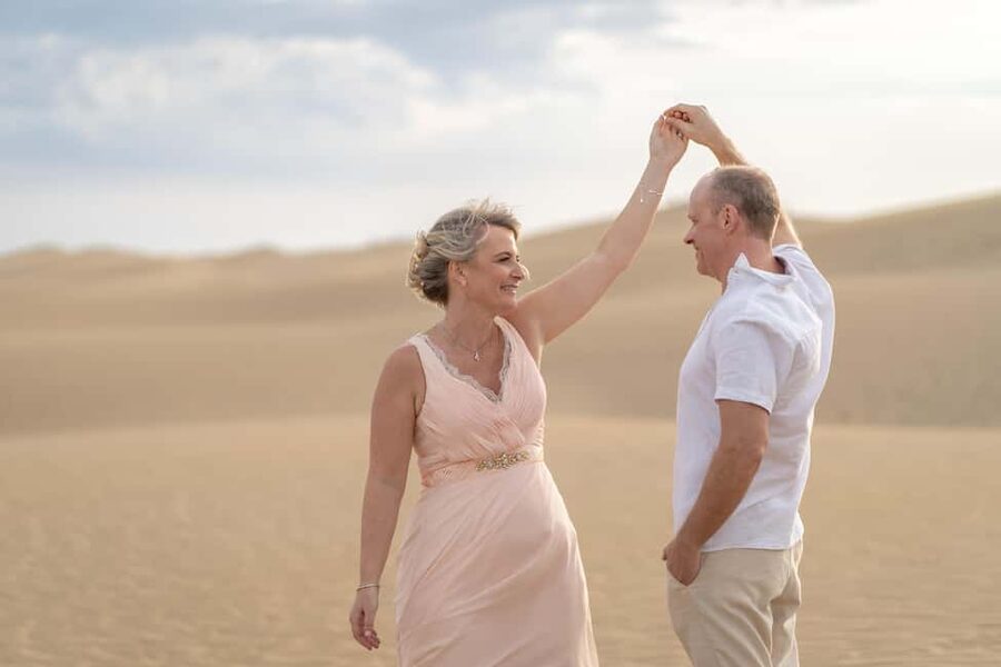 Maspalomas dunes: Vacation photoshoot - Capture your moments - Walking Through the Natural Dune Reserve
