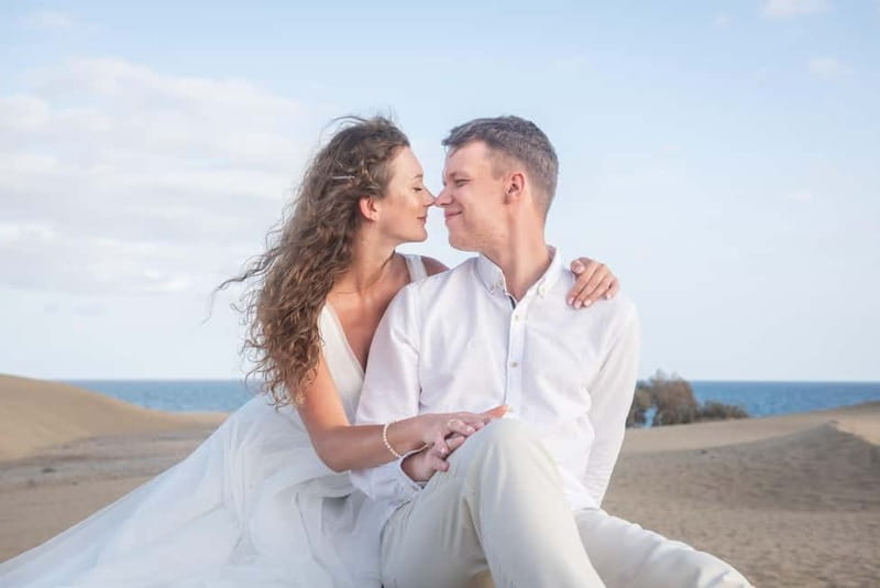 Maspalomas: Private professional photo session at sunset. - Meeting at Maspalomas Lighthouse