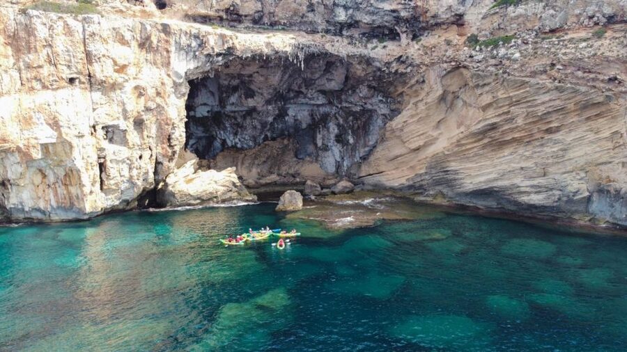 MENORCA: Kayak cave route + photo session. - Should you book it?