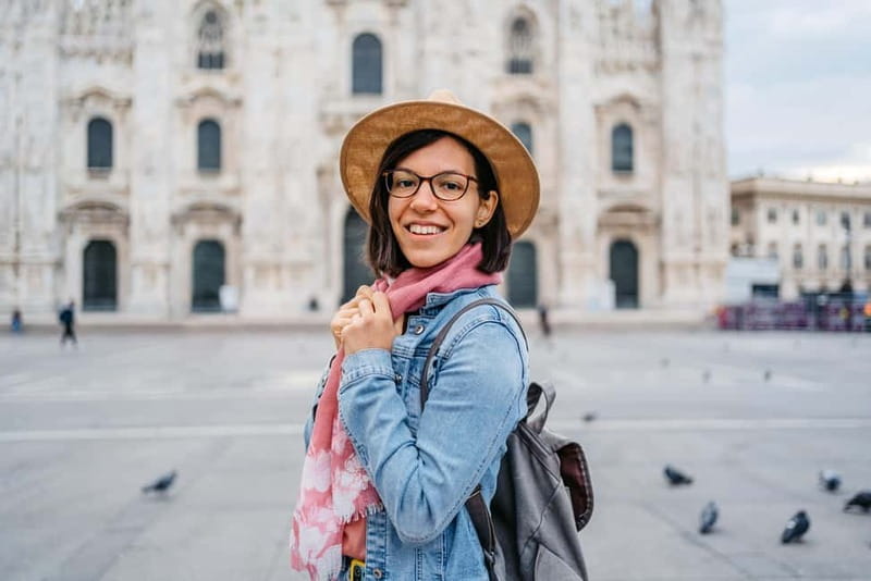 Milan: Photoshoot at the Cathedral - Candid, posed, and natural pictures