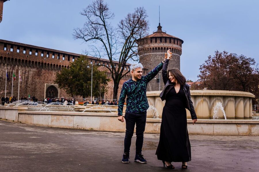 Milan: Professional Photoshoot Outside Sforza Castle - Photo delivery within 48 hours