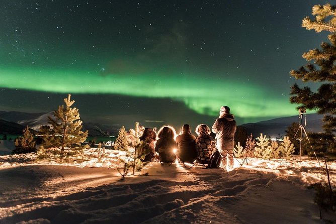 Minibus Northern Lights Chase with Photography from Tromsø - Campfire food and staying warm outdoors