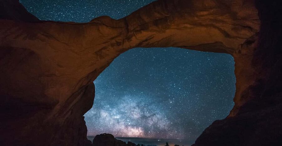 Moab: The Windows Astro-Photography and Stargazing Hike - Meeting at the Windows trailhead after sunset