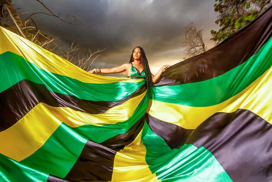 Montego Bay: Flying Dress Photoshoot in Montego Bay Jamaica - Meeting at One Man Beach or Old Hospital Park Beach