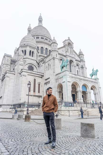 Montmartre Sacre Coeur area photoshoot by Paris photographer - Is $39 per person a good value?