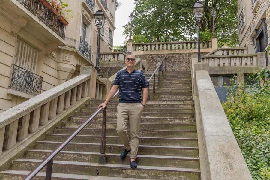 Montmartre Sacre Coeur area photoshoot by Paris photographer - Timing, language, and the private format