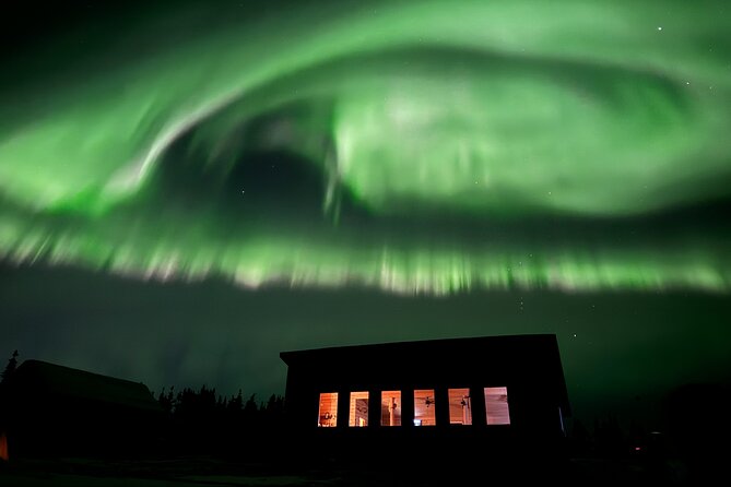 Mountaintop 360° Best Alaskan Cabin with Photography @Aurora Camp - A cabin that makes the waiting easier