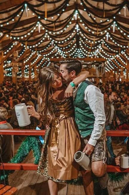 Munich: Private Oktoberfest Photoshoot with a Local - Starting at Theresienwiese U-Bahn Station