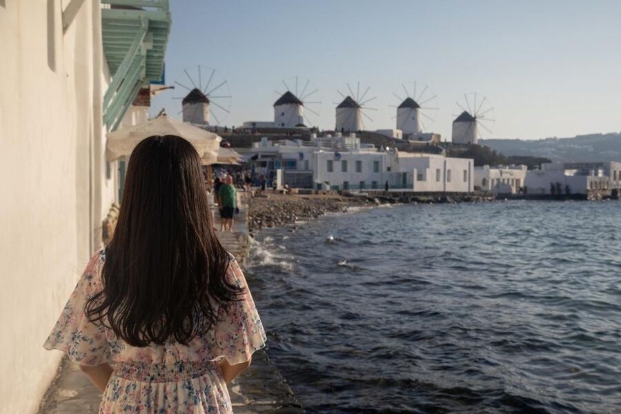 Mykonos: 1 hour private photo session in Mykonos Town - Little Venice and the Waterfront