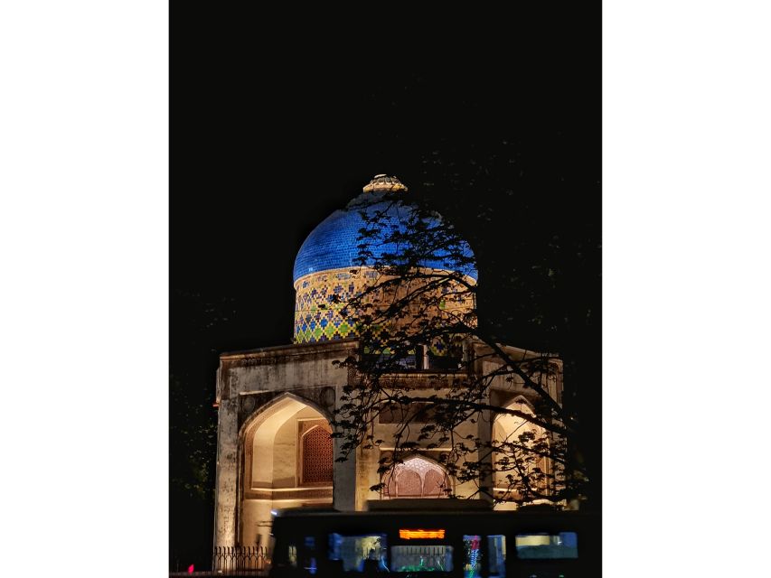 New Delhi: Guided Night Photography & Heritage Tour of Delhi - A 15-minute tuk-tuk ride