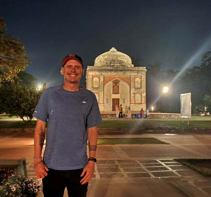 New Delhi: Guided Night Photography & Heritage Tour of Delhi - Returning by tuk-tuk toward Bangla Sahib