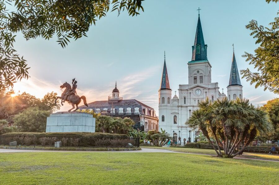 New Orleans: French Quarter Photo Shoot and Walking Tour - Learning how to pose without feeling stiff