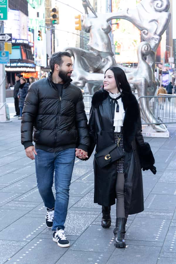 New York City: Photoshoot - Times Square - Key points at a glance