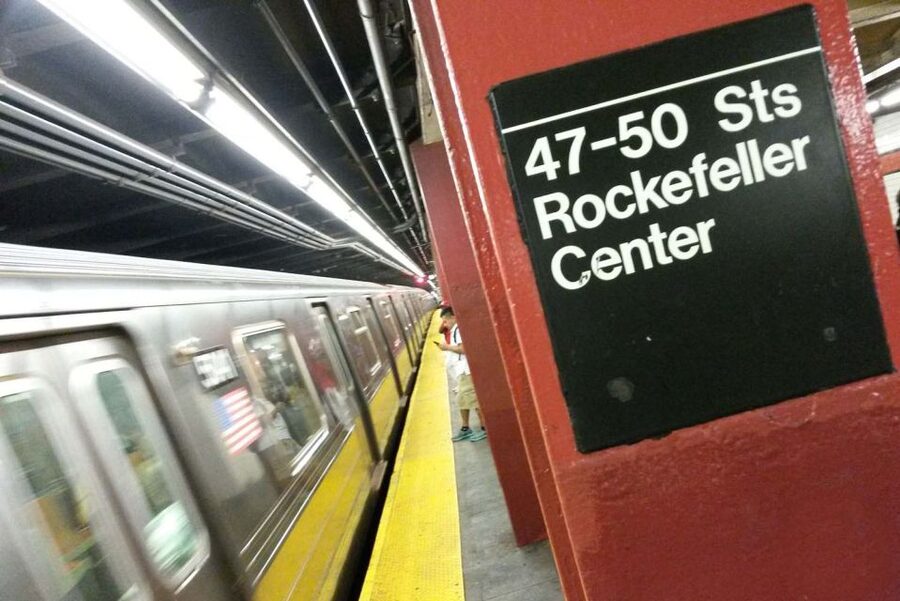 New York City’s Iconic Sights: 3-Hour Photography Tour - Taking the subway between photo stops