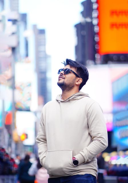 New York City: Solo or Couples Photoshoot in Times Square! - How Bee’s style shapes the session