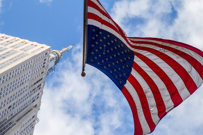 New York Icon Photography Tour led by a Local Photographer - Finding fresh angles around Midtown