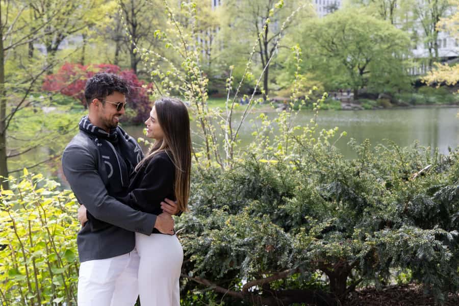 New York: Photoshoot in NYC Central Park 5th Ave - The $176 group price and who gets the best value