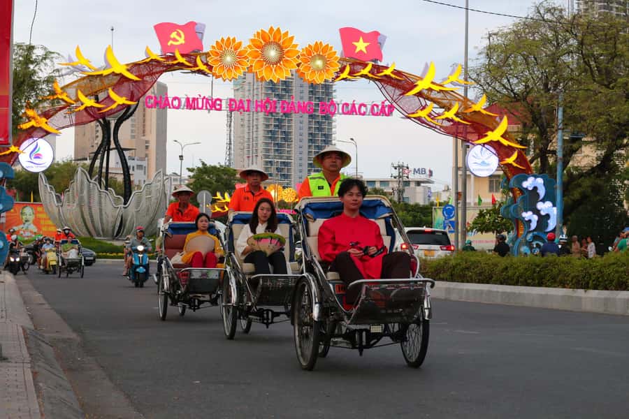 Nha Trang: Ao Dai Photoshoot with Cyclo Ride - Who will enjoy this most