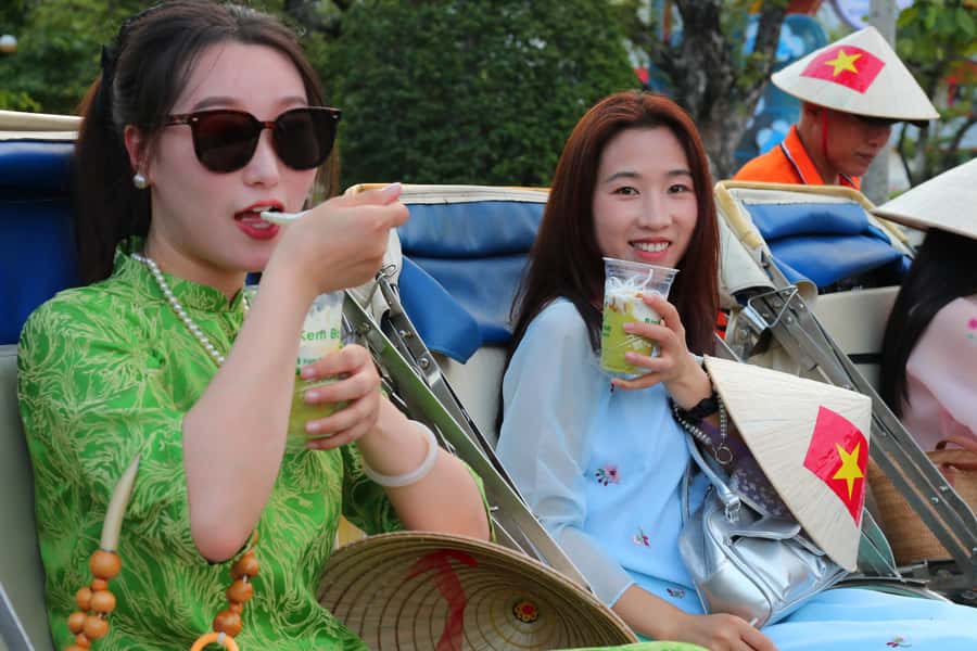 Nha Trang: Ao Dai Photoshoot with Cyclo Ride - Picking the right Ao Dai for photographs
