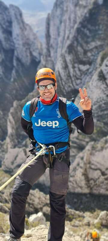 Nido de Aguiluchos: Hiking, rappel and breathtaking photos - The climb toward the 1,250-meter summit