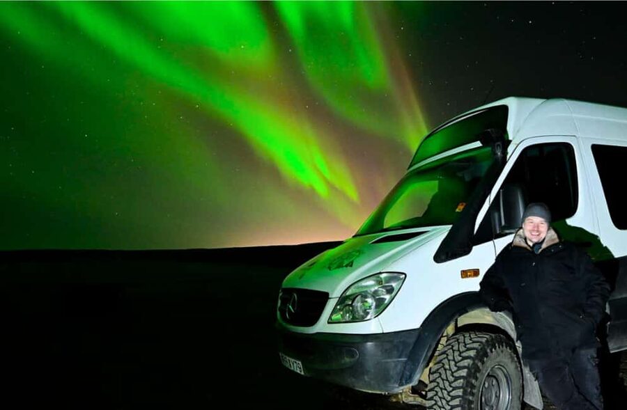 Northern Lights: 4x4 Adventure with Treats, Photos & Cocoa - Photos under the aurora
