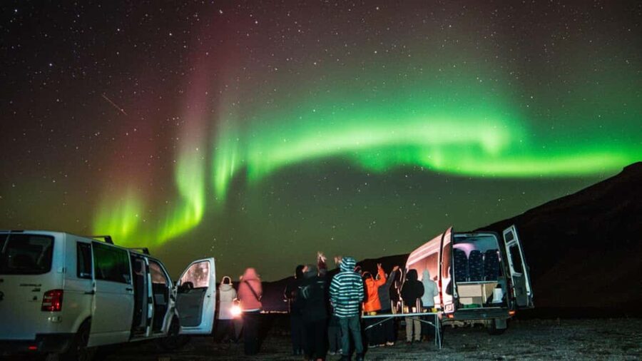 Northern Lights: 4x4 Adventure with Treats, Photos & Cocoa - Four hours under a changing Icelandic sky