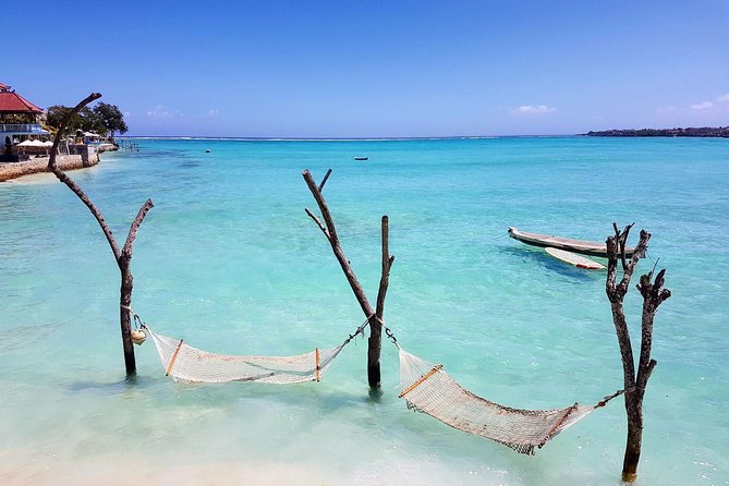 Nusa Lembongan Instagram Tour: The Most Famous Spots (Private & All-Inclusive) - The Yellow Bridge and its narrow crossing
